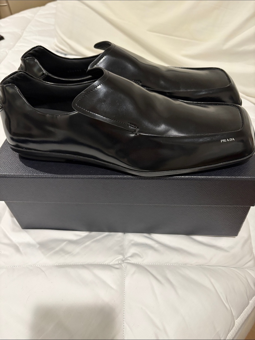 PRADA - Picture 2 of 11